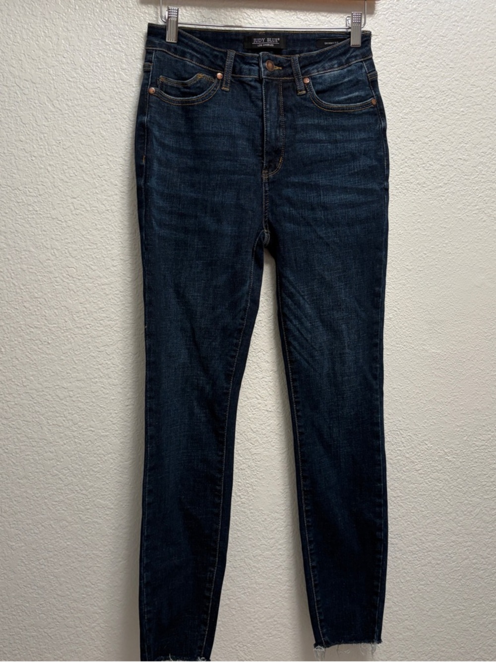 Judy Blue Skinny Fit dark wash jeans women’s size 5/27 blue with raw hem